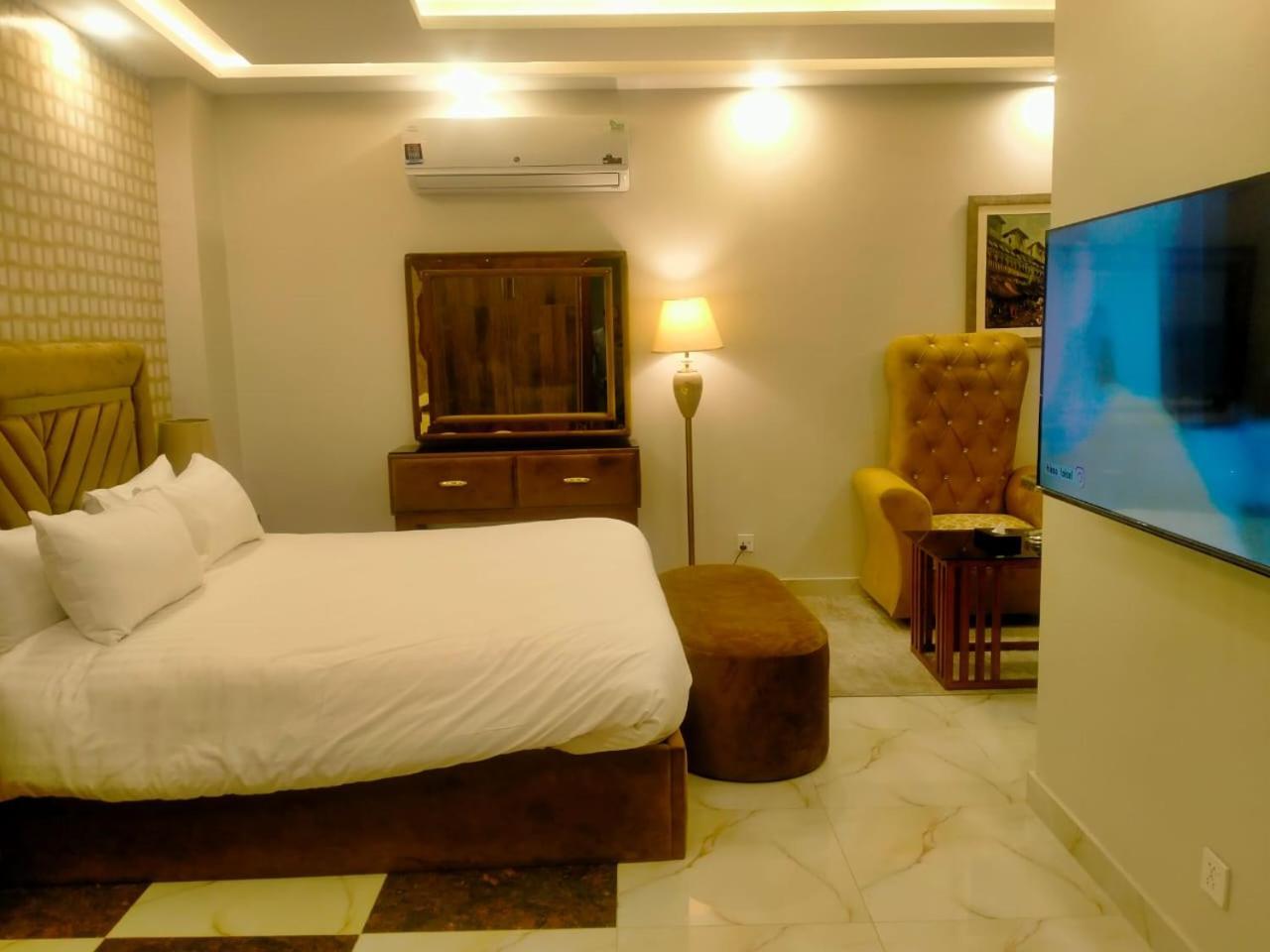 Imperial Suites Lahore Exteriör bild